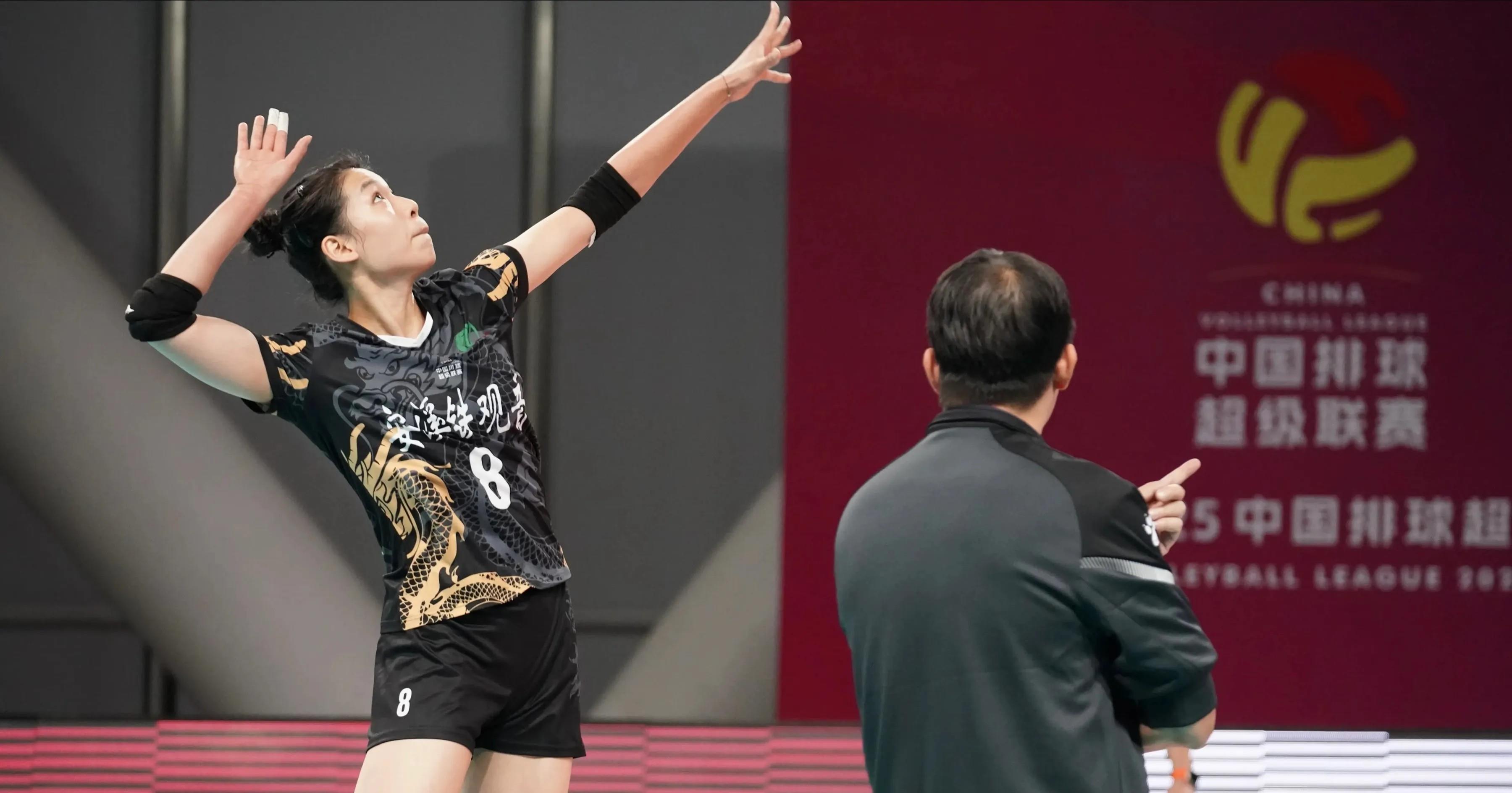 中国女排强势横扫马龙晋级半决赛，状态火热！